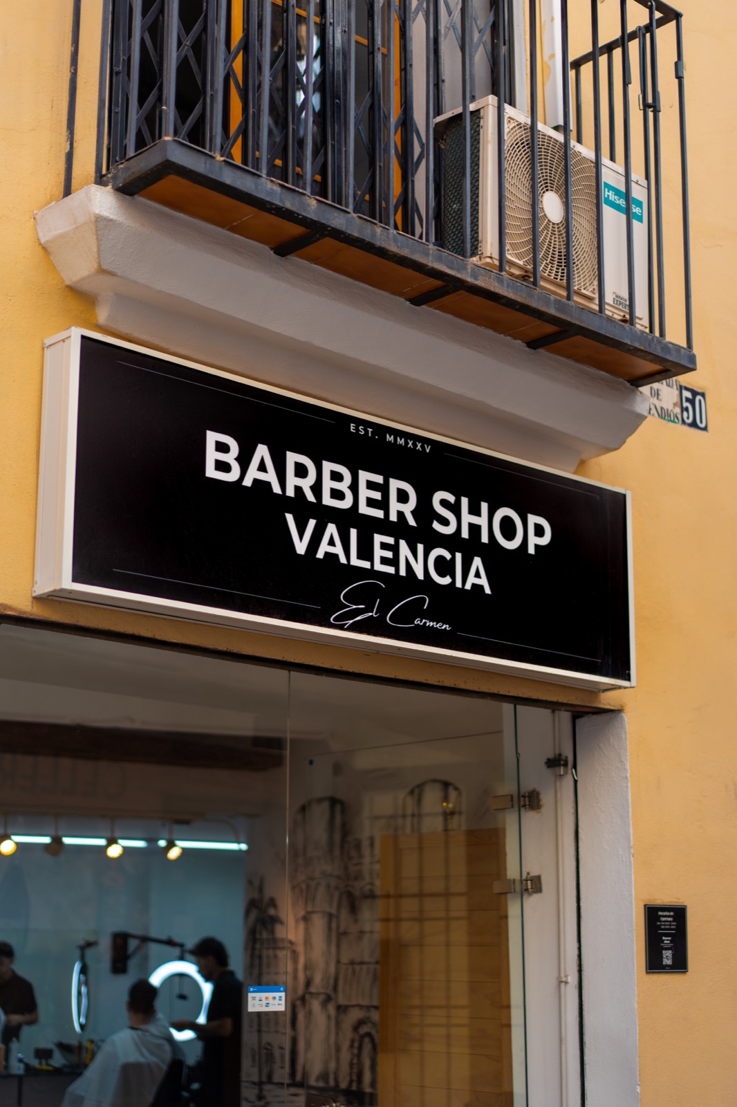 Fachada Barber Shop Valencia El Carmen